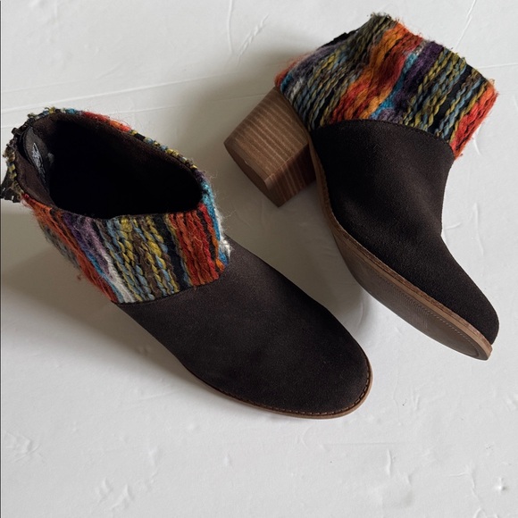 TOMS Leila Chocolate Brown Suede Colorful Yarn Back Zipper Fringe Bootie Sz 8W - Picture 4 of 13
